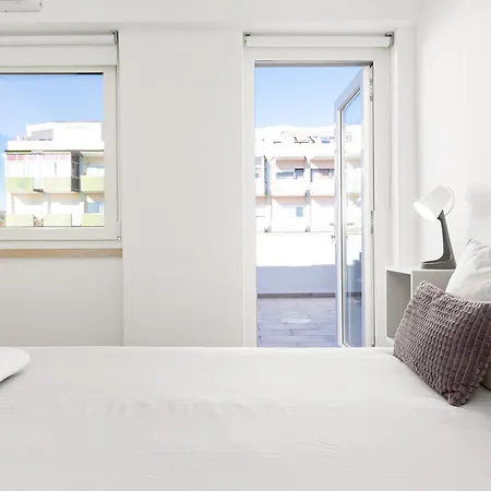 Cacilhas Riverview! Apartment Almada