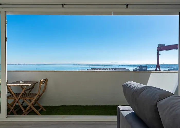 Cacilhas Riverview! Almada